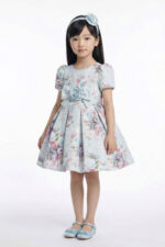 ⁦فستان بناتي أزرق بطبعة أزهار مع عصابة رأس للأعمار من 3 إلى 7 سنوات⁩ - الصورة ⁦3⁩