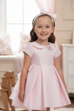 فستان أطفال بودرة مع تفاصيل فيونكة ورباط رأس ٦-٢٤ شهر