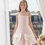 فستان البنات الوردي مع فيونكة اللؤلؤ للأعمار من 8 إلى 14 سنة