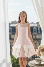 فستان البنات الوردي مع فيونكة اللؤلؤ للأعمار من 8 إلى 14 سنة