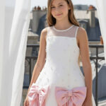 فستان بنات بلون الكريمي مع فيونكة لؤلؤية للأعمار من 8 إلى 14 سنة