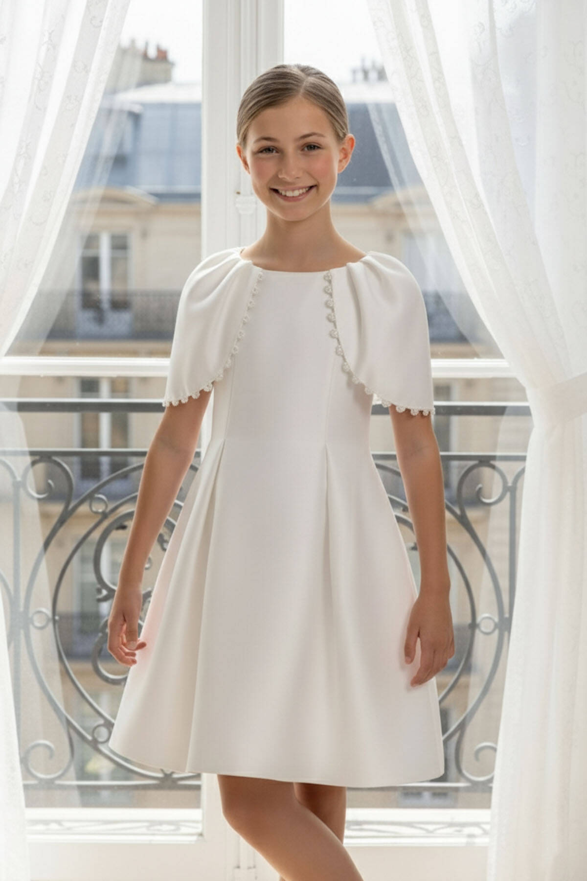 80219-46-B.jpg فستان الفتيات بكاب مزين باللؤلؤ بلون الكريمي للأعمار من 8 إلى 14 سنة - الصورة 1