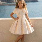 طقم فستان بنات بيج منقط مع عصابة رأس للأعمار من 3 إلى 7 سنوات