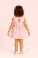 ⁦فستان أطفال بودرة مع تفاصيل قلوب وجاكيت انيق  ورباط رأس ٦-٢٤ شهر⁩ - الصورة ⁦4⁩