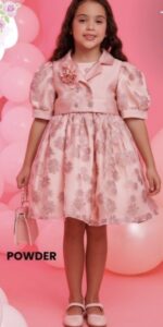 ⁦طقم فستان وردي لحمي بنات بنقشة ورود ورباط رأس و جاكيت مبطن للأطفال من 3 إلى 7 سنوات⁩ - الصورة ⁦3⁩