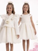 ⁦فستان بنات ابيضّ أوف وايت بقماش بارز مع رباط رأس  وجاكيت للأعمار من 3 إلى 7 سنوات⁩ - الصورة ⁦3⁩