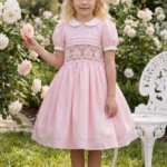 فستان كلاسيكي مطرز مع عصابة رأس (3–7 سنوات)