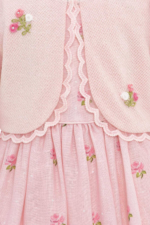 ⁦فستان وجاكيت مطرز بالورود للبنات من باودر بيبي، مقاسات من 6 إلى 24 شهر⁩ - الصورة ⁦5⁩